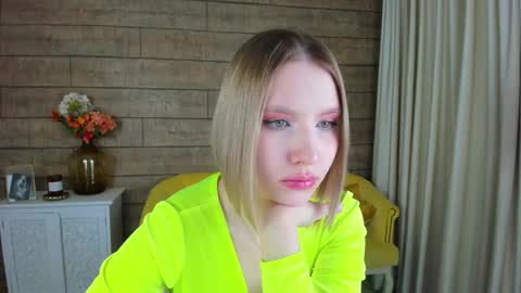 LiliLinn online show from 02/12/25, 08:38