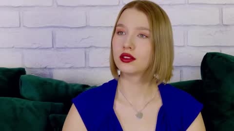 LiliLinn online show from 02/15/25, 06:12