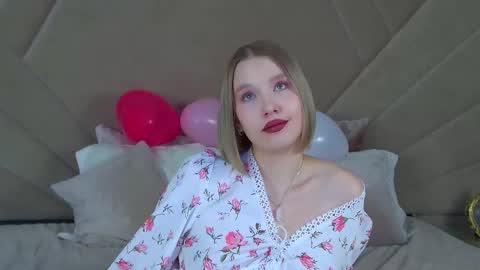 LiliLinn online show from 02/17/25, 12:05