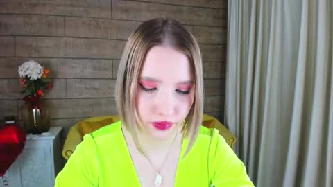 LiliLinn online show from 02/19/25, 09:06