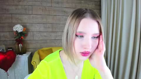 LiliLinn online show from 02/19/25, 12:11