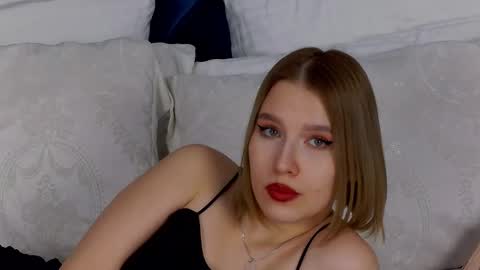 LiliLinn online show from 02/22/25, 09:23