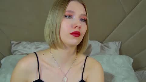 LiliLinn online show from 02/25/25, 09:53