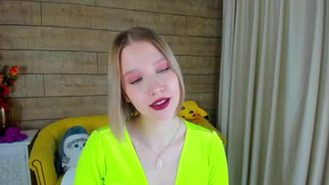 LiliLinn online show from 02/26/25, 08:04