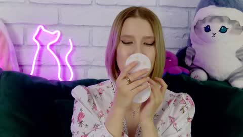 LiliLinn online show from 03/12/25, 11:09