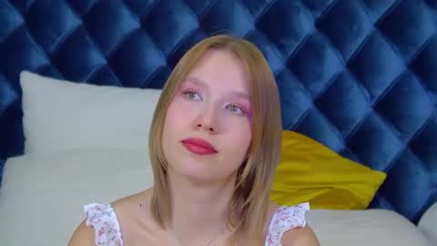 LiliLinn online show from 10/04/25, 06:22