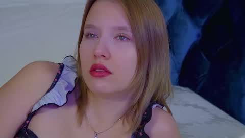 LiliLinn online show from 10/28/25, 04:49