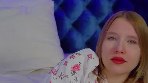 LiliLinn online show from 11/18/25, 04:39