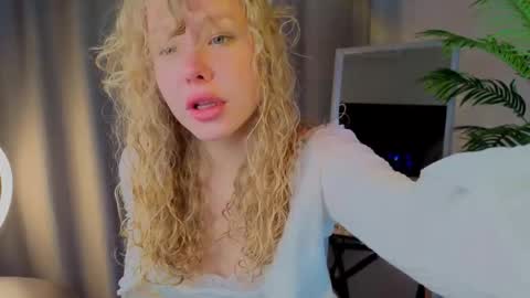 lililok101 online show from 10/27/25, 02:26