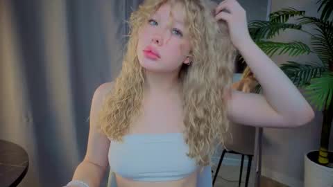 lililok101 online show from 10/29/25, 02:36