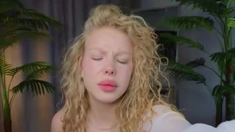 lililok101 online show from 11/25/25, 02:22