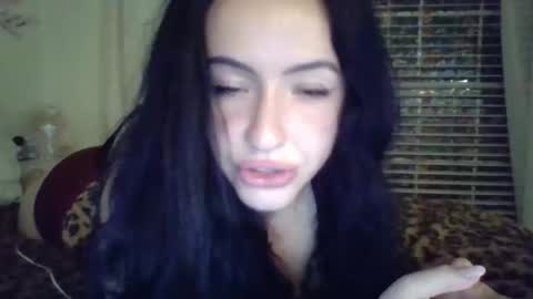 Snapshot of lililuvsy0u chatting on 05/18/26, 04:40 lililuvsy0u online show from 05/18/26, 04:40
