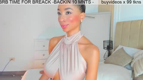 Snapshot of lilipinkette chatting on 03/01/25, 05:20 Lili online show from 03/01/25, 05:20