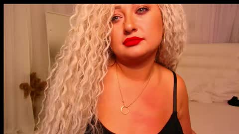 Snapshot of lilit_1love chatting on 09/19/25, 05:35 Lilit online show from 09/19/25, 05:35