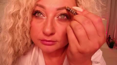 Snapshot of lilit_1love chatting on 09/30/25, 05:18 Lilit online show from 09/30/25, 05:18