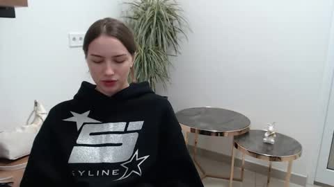 Snapshot of lilit_sweet_ chatting on 10/28/25, 10:52 lilit_sweet_ online show from 10/28/25, 10:52