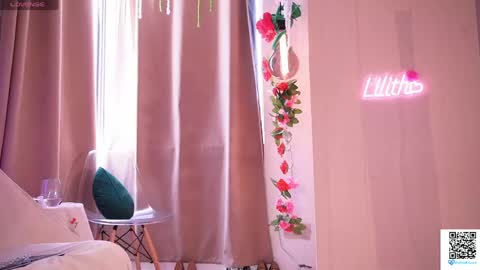 Snapshot of lilith__rosse chatting on 04/21/26, 04:12 Lilith Rosse online show from 04/21/26, 04:12
