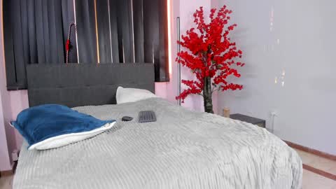 Snapshot of lilith_and_marcusblain chatting on 12/27/24, 10:16 Lili Marcus online show from 12/27/24, 10:16