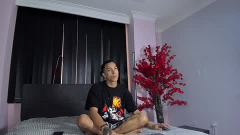 Snapshot of lilith_and_marcusblain chatting on 12/28/24, 06:50 Lili Marcus online show from 12/28/24, 06:50