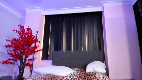 Snapshot of lilith_and_marcusblain chatting on 02/14/25, 10:58 Lili Marcus online show from 02/14/25, 10:58