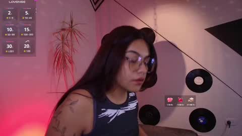 Snapshot of lilith_black_1 chatting on 10/02/25, 11:17 Lilith and Khloe online show from 10/02/25, 11:17
