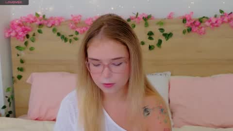 Lilith Bonheur online show from 11/20/25, 02:34