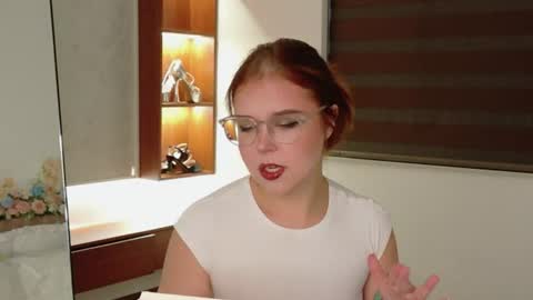Snapshot of lilith_bonheur chatting on 06/27/26, 10:04 Lilith Bonheur online show from 06/27/26, 10:04