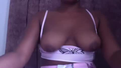 Snapshot of lilith_lala chatting on 02/03/25, 10:36 tina online show from 02/03/25, 10:36
