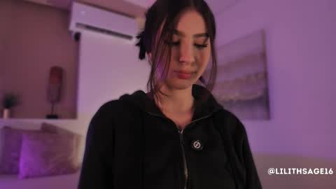 lilith_sage_ online show from 11/14/25, 12:37
