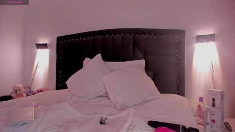 Snapshot of lilith_thompson chatting on 10/15/25, 02:44 lilith_thompson online show from 10/15/25, 02:44