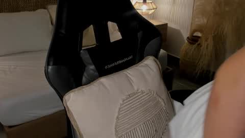 L I L I  online show from 02/19/26, 07:10