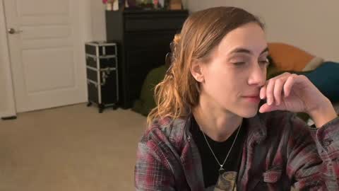 Snapshot of lilithoftrees chatting on 12/29/24, 01:13 L online show from 12/29/24, 01:13