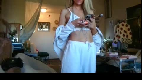 Snapshot of lilithohfish chatting on 10/24/25, 03:52 Lilithohfish online show from 10/24/25, 03:52