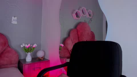 Snapshot of lilithsmith__ chatting on 01/28/25, 05:35 lilithsmith__ online show from 01/28/25, 05:35