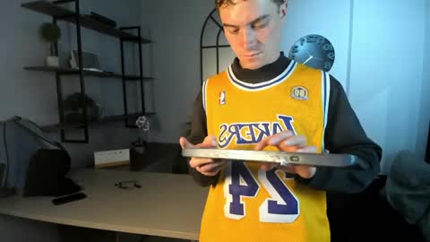 Lil James online show from 04/02/26, 07:44