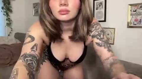 lilldaddysgirl online show from 11/06/25, 03:13