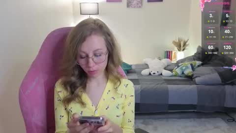 Snapshot of lill_mary chatting on 10/10/25, 02:21 Maria online show from 10/10/25, 02:21