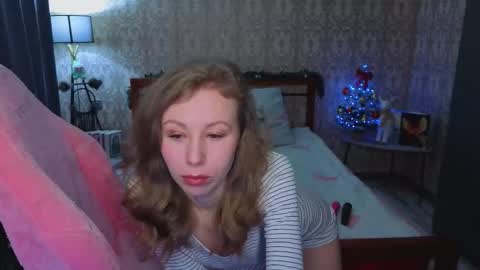 Snapshot of lill_mary chatting on 12/17/25, 04:18 Maria online show from 12/17/25, 04:18