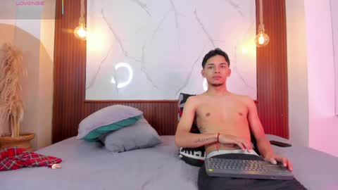 lillian_lee1 online show from 05/21/26, 05:42