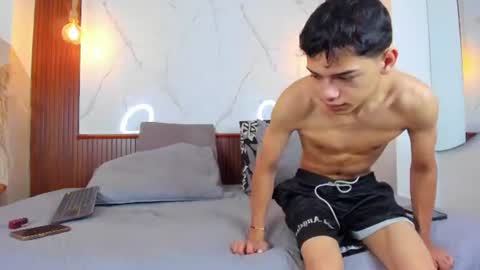 lillian_lee1 online show from 06/13/26, 05:22