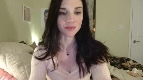 Snapshot of lillian_rose chatting on 01/06/25, 04:26 Lillian Rose online show from 01/06/25, 04:26