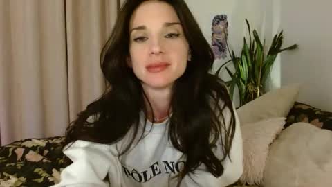 Snapshot of lillian_rose chatting on 10/03/25, 03:14 Lillian Rose online show from 10/03/25, 03:14