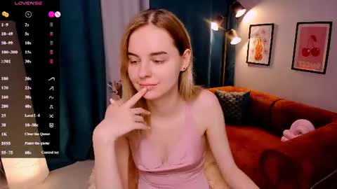 Snapshot of lillian_shine chatting on 07/07/26, 08:40 Lillian online show from 07/07/26, 08:40