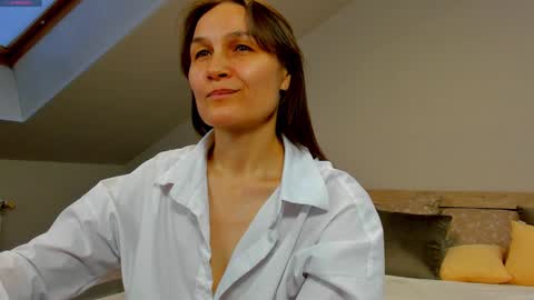 lillian_white1 online show from 02/13/25, 11:06