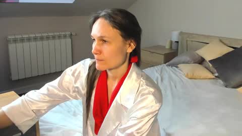 lillian_white1 online show from 02/15/25, 11:06