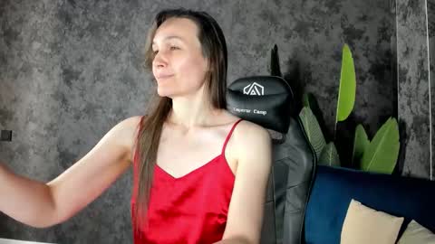 lillian_white1 online show from 10/19/25, 11:38