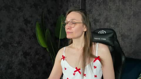 lillian_white1 online show from 04/01/26, 01:06