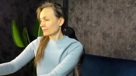 lillian_white1 online show from 04/17/26, 12:57