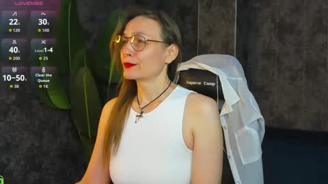 lillian_white1 online show from 05/28/26, 12:41