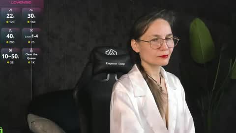 lillian_white1 online show from 06/03/26, 12:57